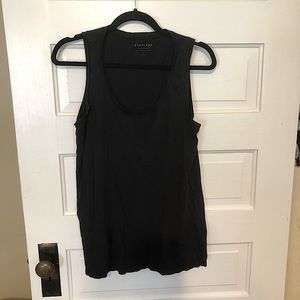 black Everlane tank size M